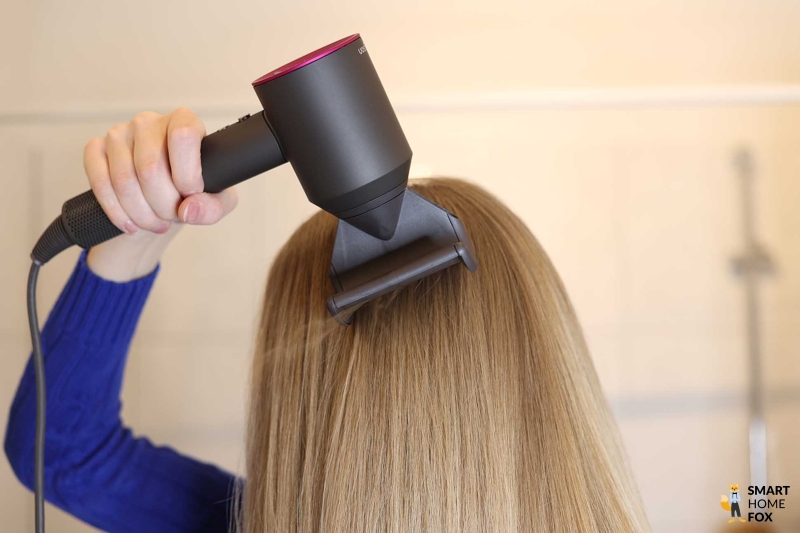 Фен Dyson Supersonic с насадкой Flyaway.